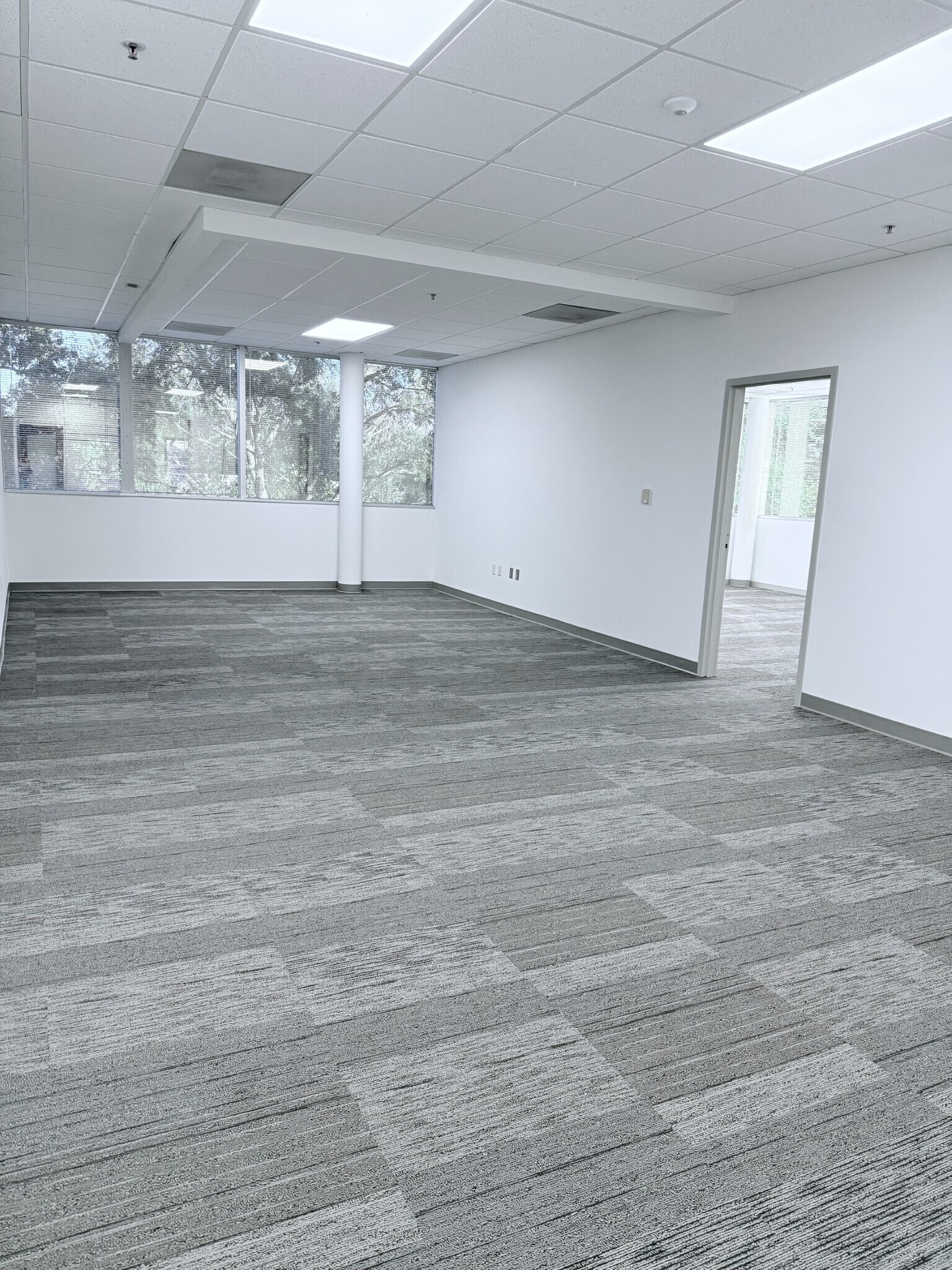 4406 W Linebaugh Ave, Tampa, FL à louer Photo intérieure- Image 1 de 11