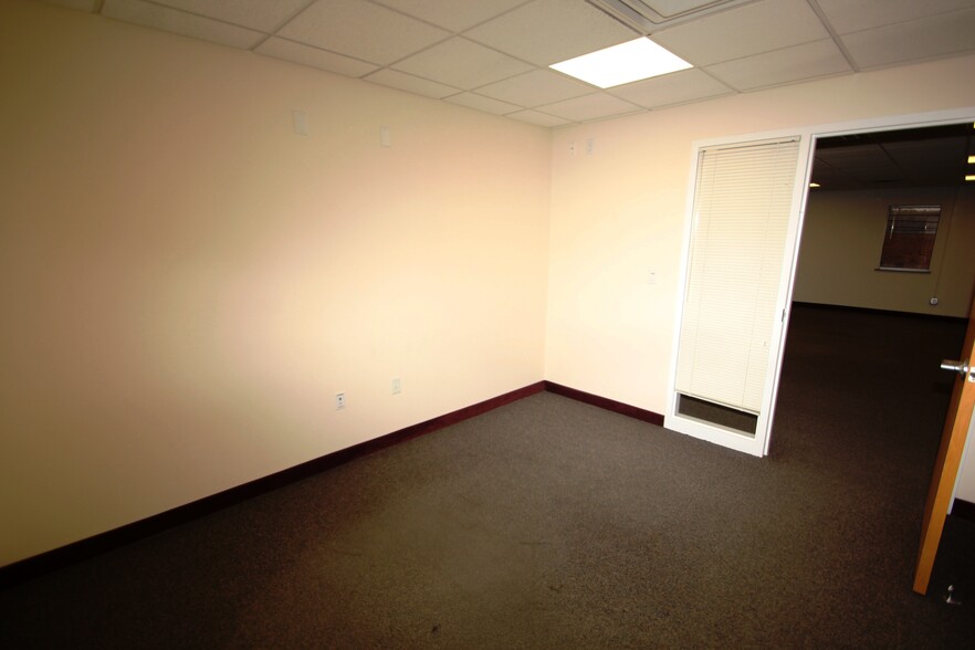 55 Concord St, North Reading, MA for lease - Building Photo - Image 3 of 11