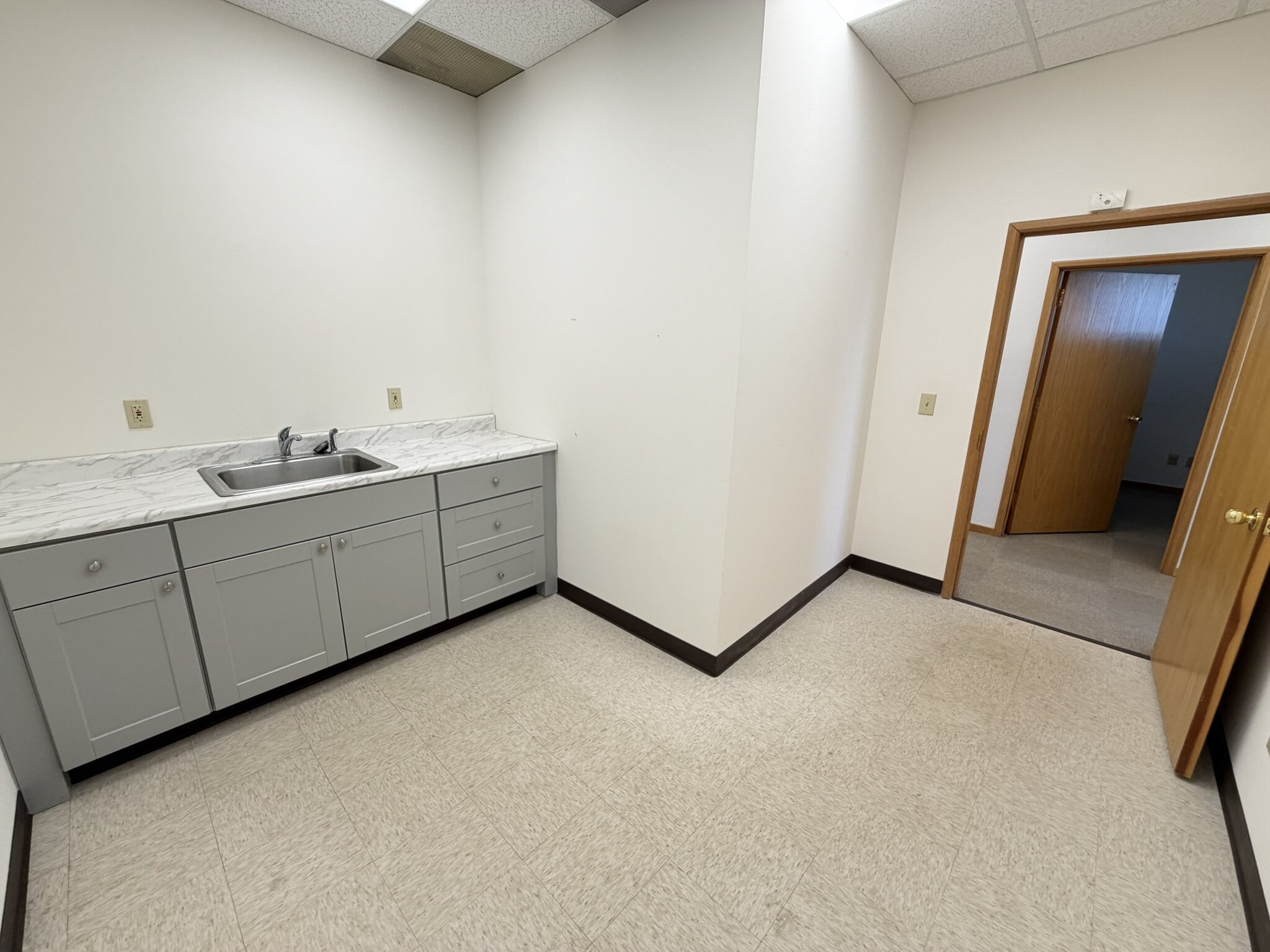 500 E Main St, Branford, CT for lease Interior Photo- Image 1 of 16