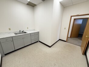 500 E Main St, Branford, CT for lease Interior Photo- Image 1 of 16