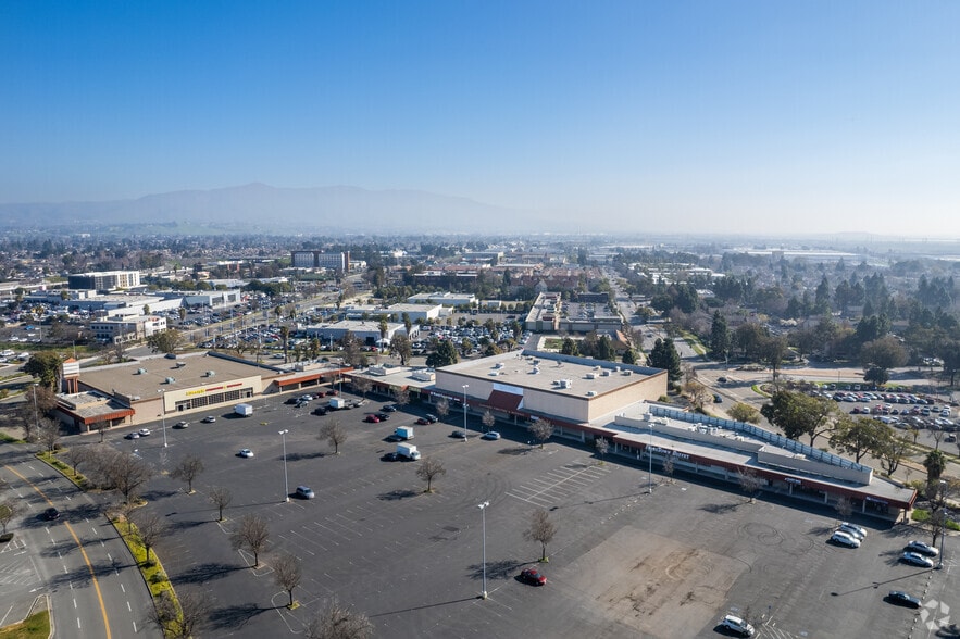 Newpark Plaza Redev. Play, 13 Acres portfolio of 2 properties for sale on LoopNet.ca - Aerial - Image 2 of 8