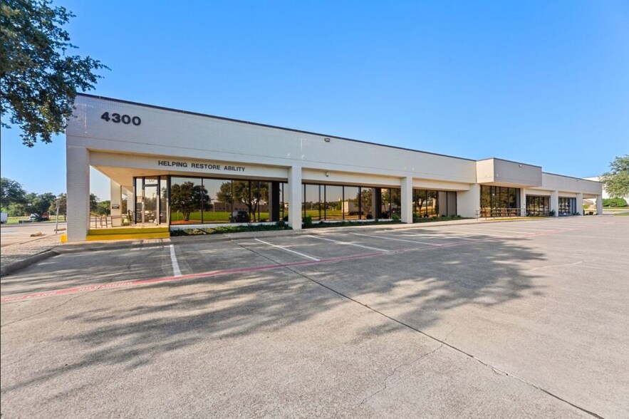 4300 Beltway Pl, Arlington, TX à louer - Photo du bâtiment - Image 3 de 33