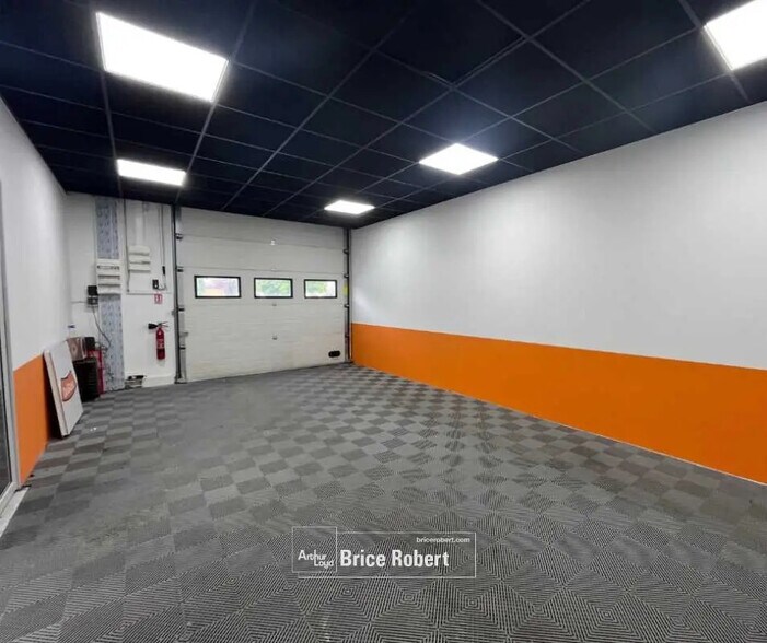 Retail in Décines-Charpieu for lease - Interior Photo - Image 2 of 15