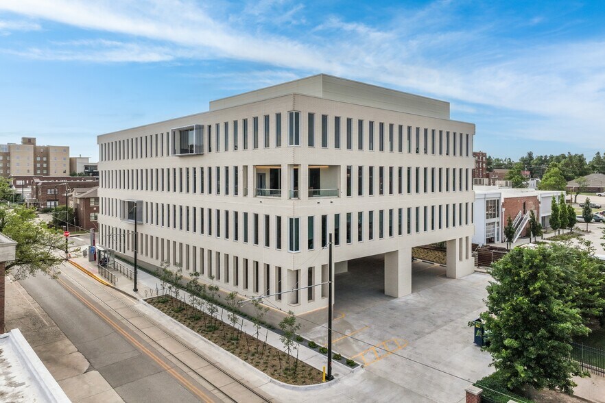 1204 N Hudson Ave, Oklahoma City, OK à louer - Photo du bâtiment - Image 1 de 17