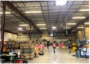 19 Lukens Dr, New Castle, DE for lease Interior Photo- Image 2 of 5