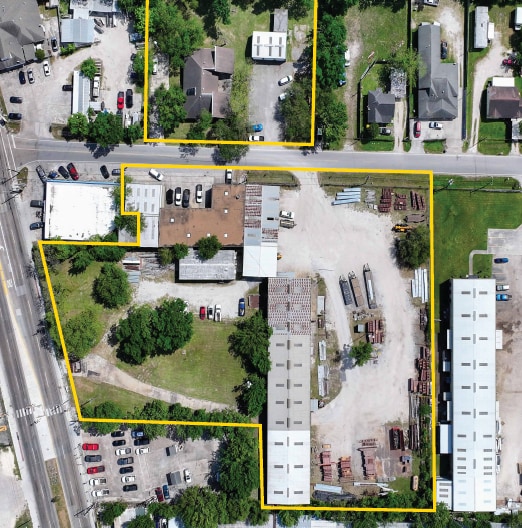 9805 Airline Dr portfolio of 3 properties for sale on LoopNet.ca Building Photo- Image 1 of 4