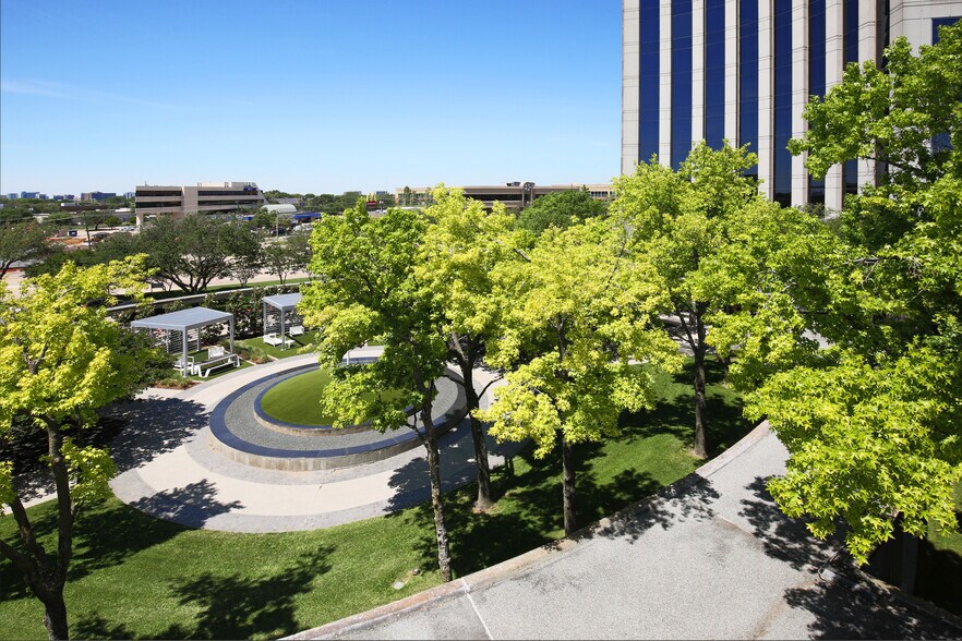 17304 Preston Rd, Dallas, TX à louer - Photo du bâtiment - Image 2 de 12