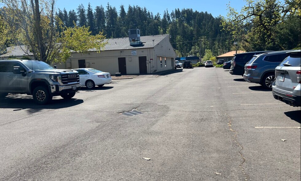 5892 Main St, Springfield, OR à louer - Photo du bâtiment - Image 3 de 6