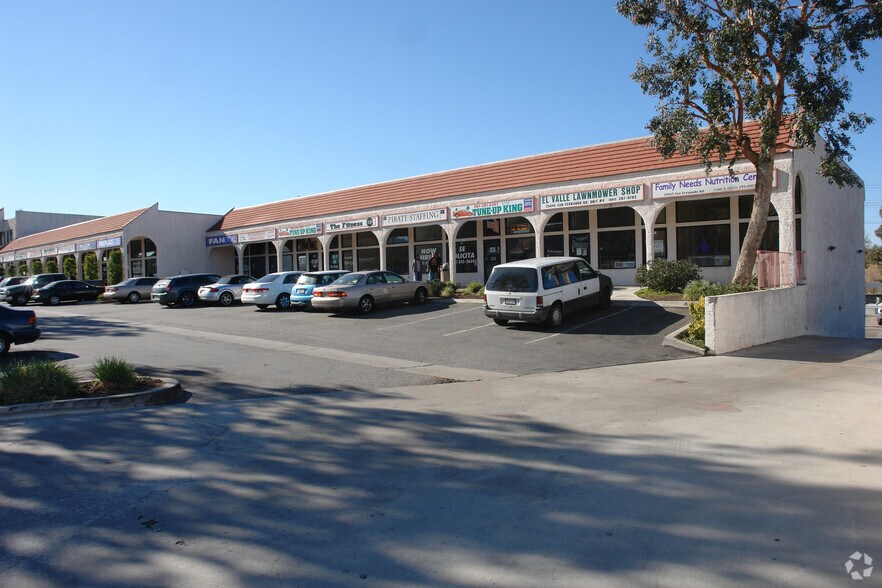 25805-25865 San Fernando Rd, Santa Clarita, CA à louer - Photo du bâtiment - Image 3 de 6
