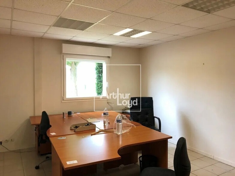 Bureau dans Montereau-sur-le-Jard à louer - Photo intérieure - Image 3 de 3