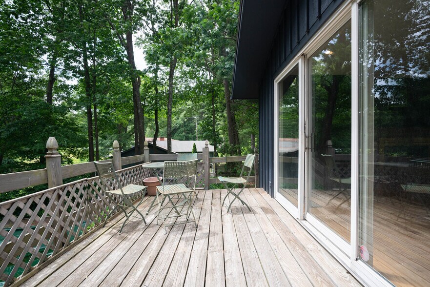 228 Pattonwood Dr, Southington, CT à vendre - Photo du bâtiment - Image 3 de 39