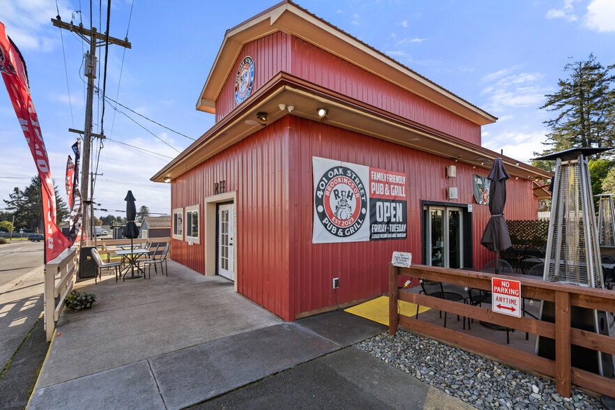401 Oak St, Brookings, OR for sale - Primary Photo - Image 1 of 32