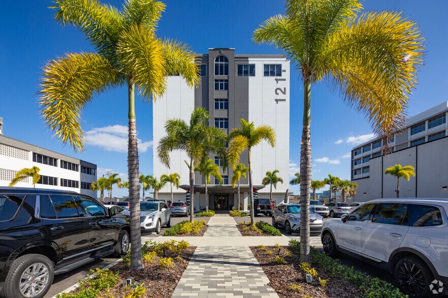 1211 N Westshore Blvd, Tampa, FL à louer - Photo du bâtiment - Image 3 de 7