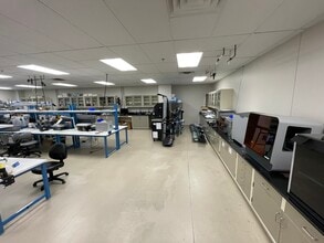 9401-9443 Science Center Dr, New Hope, MN à louer Photo intérieure- Image 2 de 11