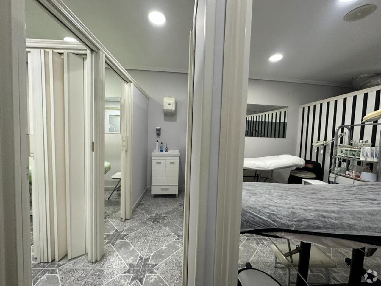 Retail in Cuenca, Cuenca for lease Interior Photo- Image 1 of 12