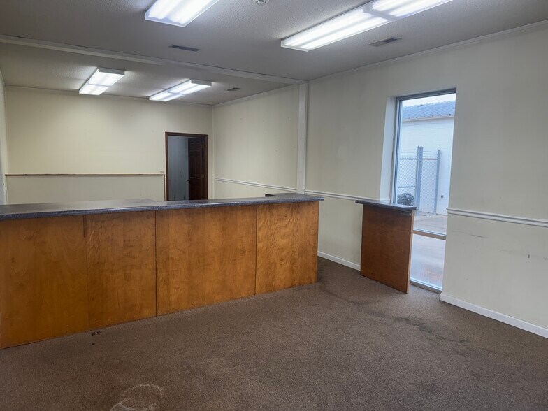 3145 E Andrew Johnson Hwy, Greeneville, TN à louer - Photo du bâtiment - Image 3 de 18