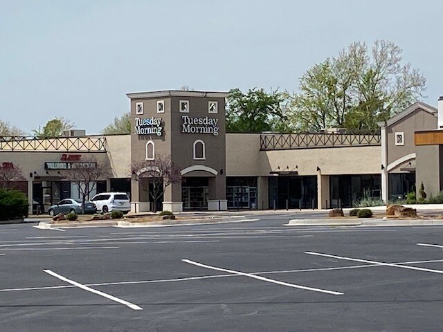 3717-3737 W Main St, Norman, OK à louer - Photo du bâtiment - Image 2 de 5