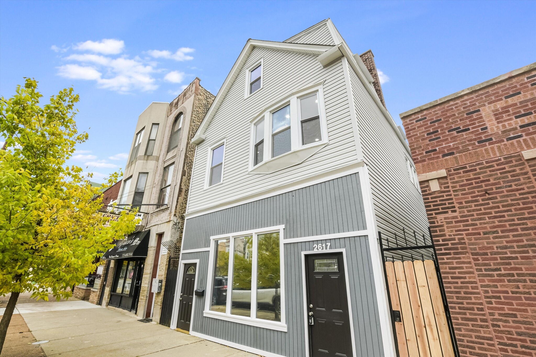 2617 W Fullerton Ave, Chicago, IL à vendre Photo du bâtiment- Image 1 de 35