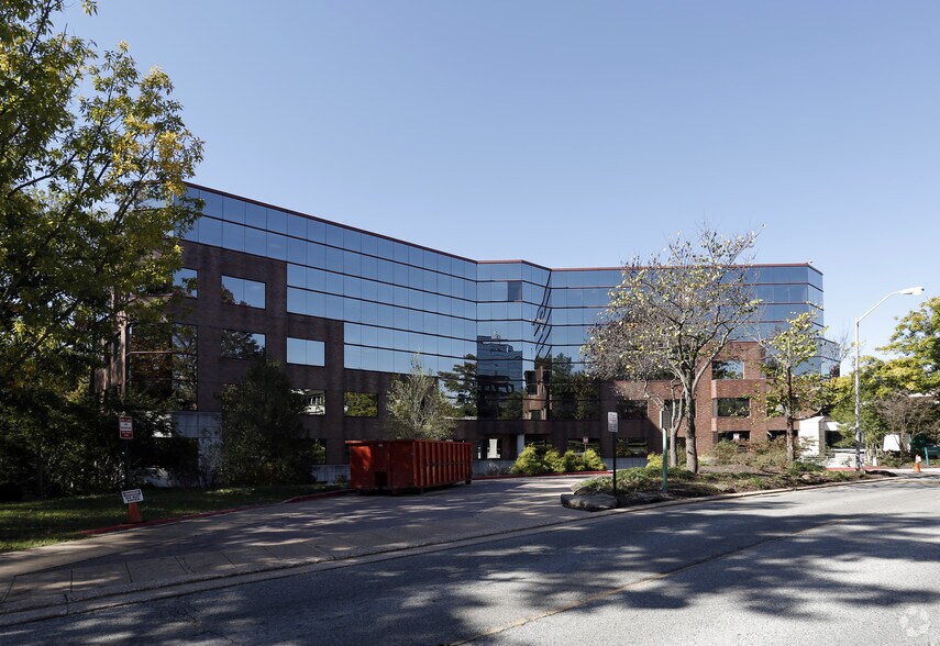 6569 N Charles St, Baltimore, MD à louer - Photo principale - Image 1 de 4