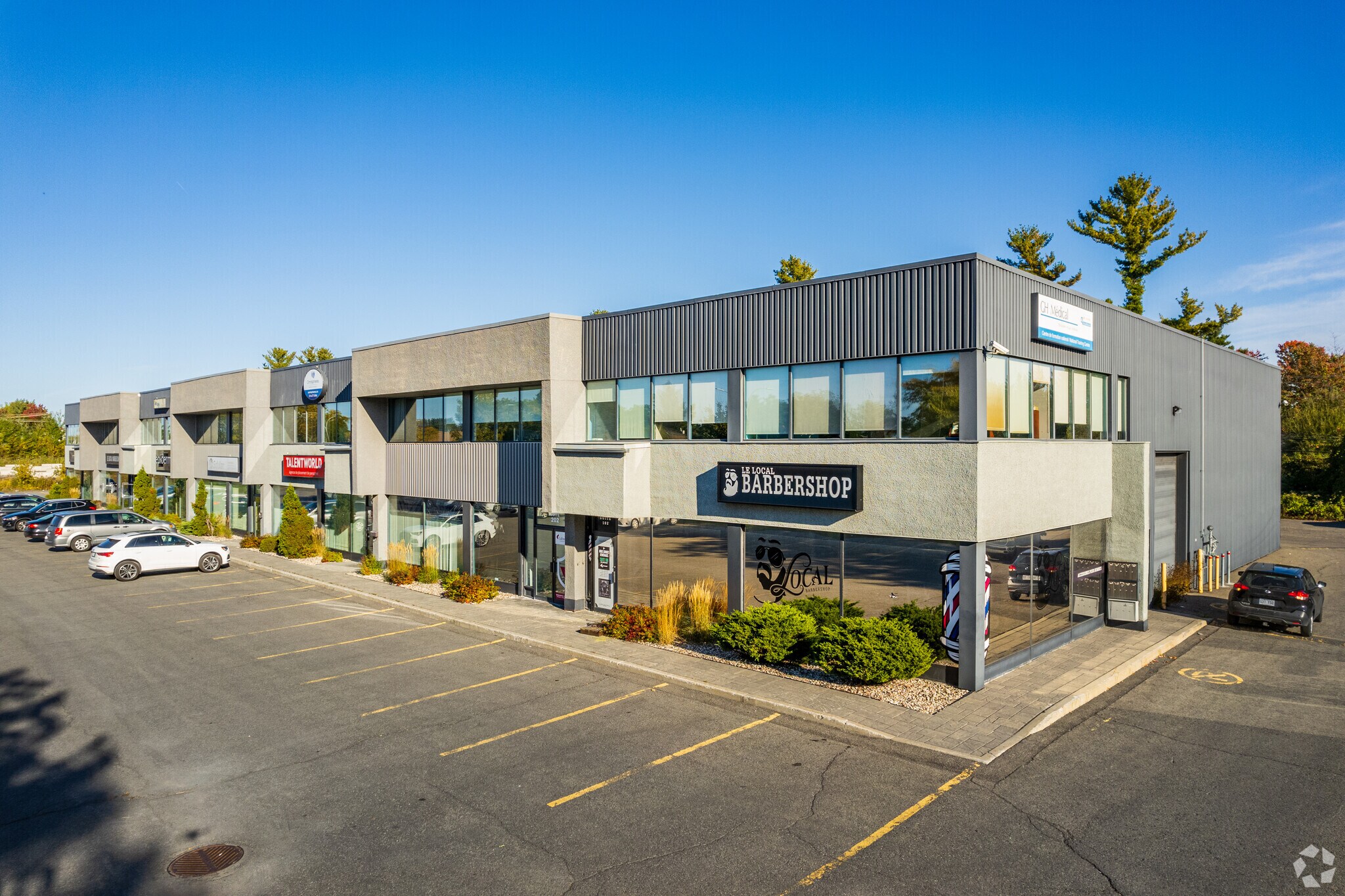 25-31 Boul de la Seigneurie E, Blainville, QC for lease Primary Photo- Image 1 of 7