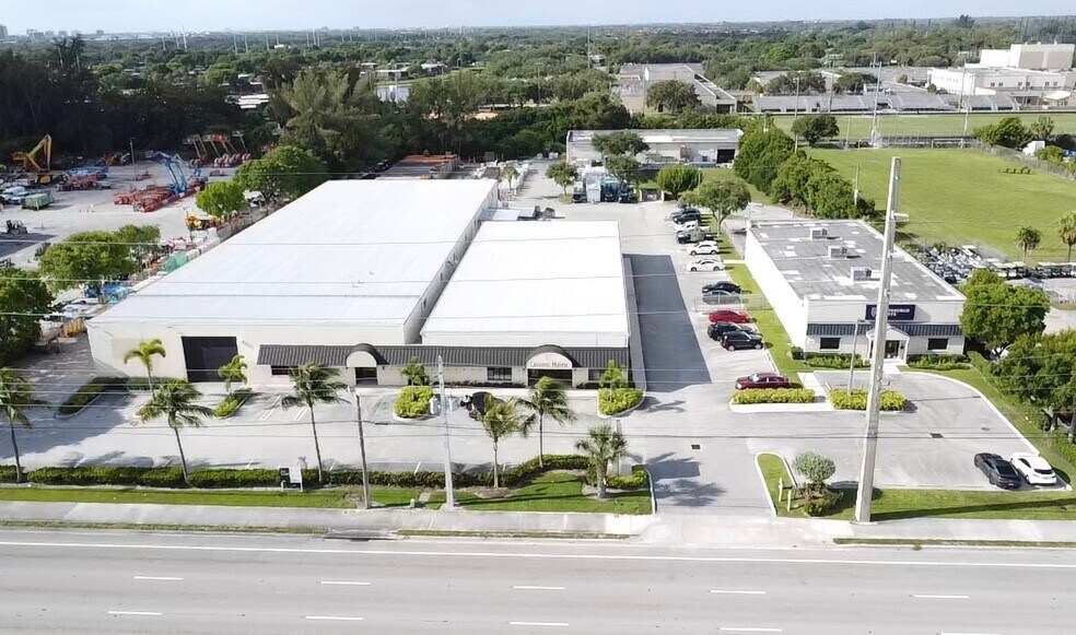 3308 W 45th St, West Palm Beach, FL à louer - Photo du bâtiment - Image 2 de 11