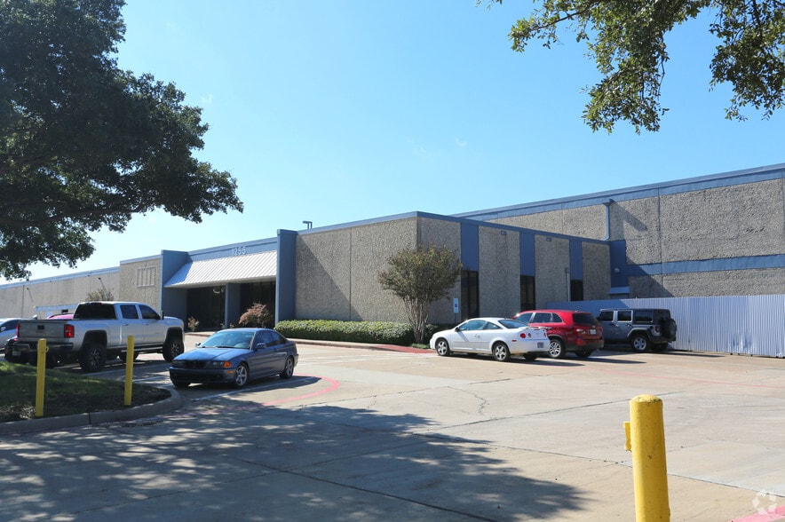 1255 Champion Cir, Carrollton, TX for lease - Primary Photo - Image 1 of 7