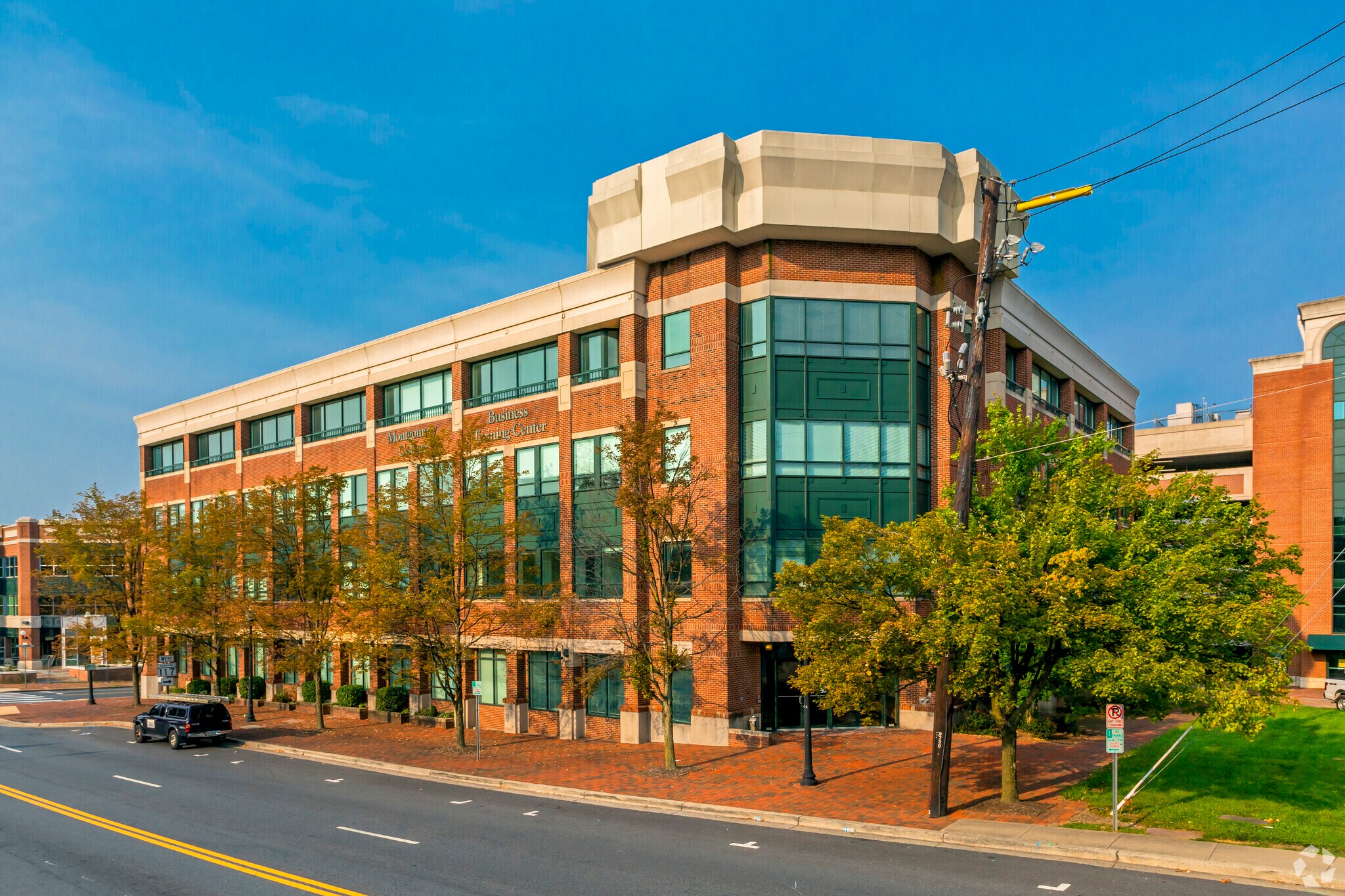 12 S Summit Ave, Gaithersburg, MD à vendre Photo du bâtiment- Image 1 de 1