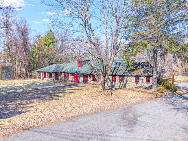 More details for 30 Gingerbread Castle Rd, Hamburg, NJ - Retail for Sale