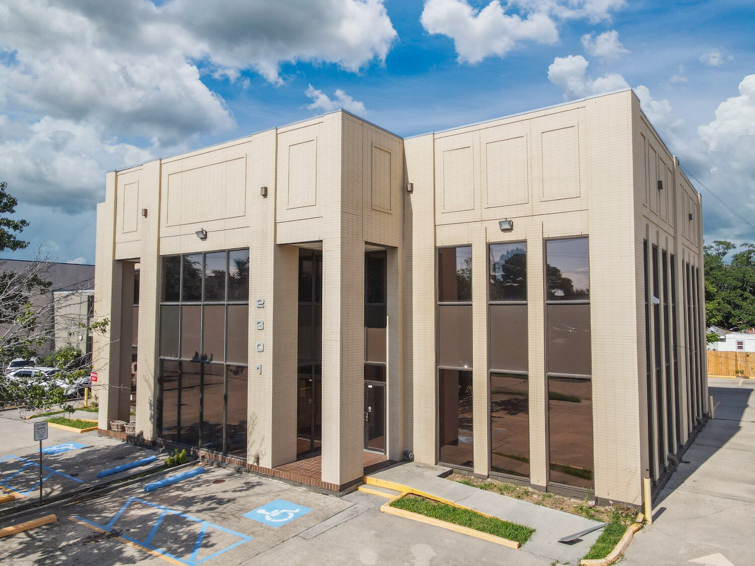 2301 N Hullen St, Metairie, LA for lease Building Photo- Image 1 of 2