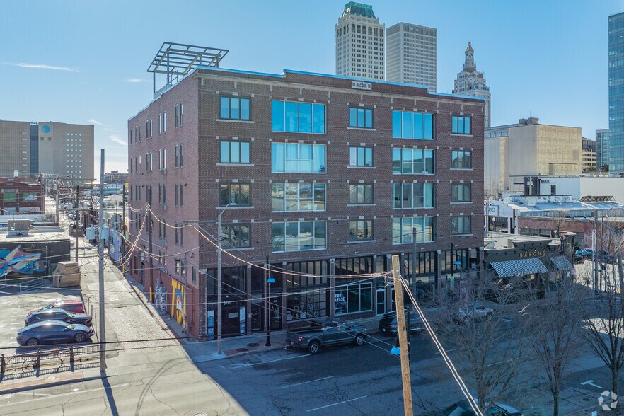 310 E 1st St, Tulsa, OK à louer - Photo du bâtiment - Image 3 de 28