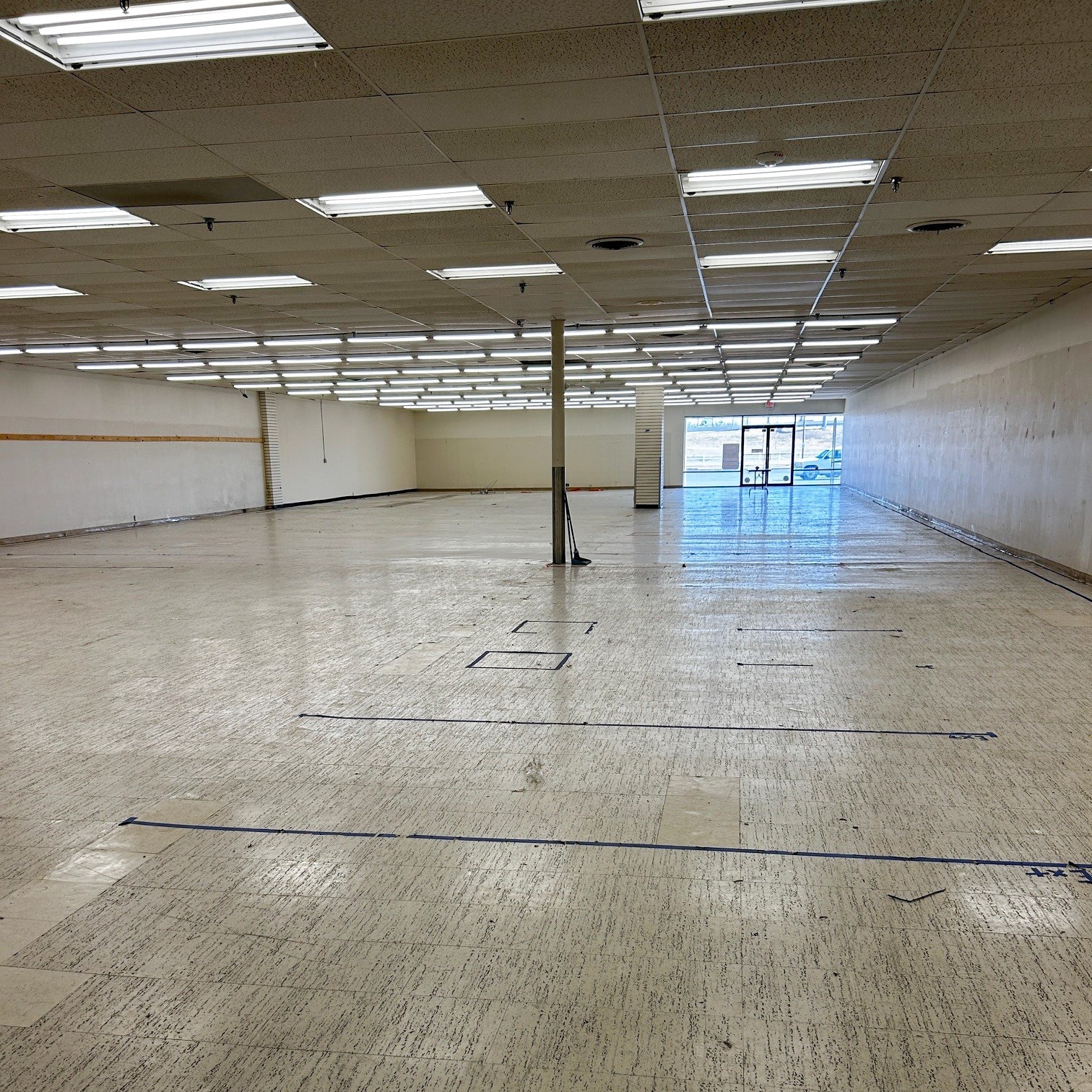 5610-5648 W Skelly Dr, Tulsa, OK for lease Interior Photo- Image 1 of 6