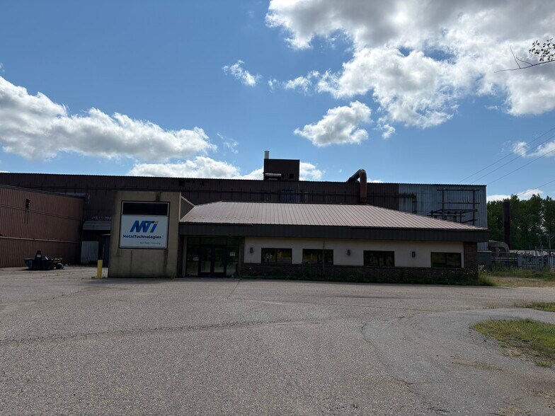 555 W 25th St, Hibbing, MN à vendre - Photo du bâtiment - Image 3 de 13