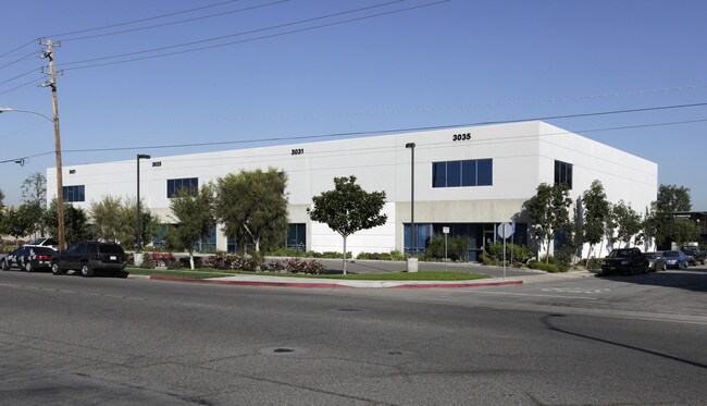 Plus de détails pour 3021-3035 E La Jolla St, Anaheim, CA - Industriel à louer