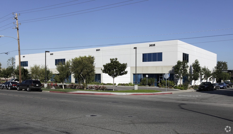 3021-3035 E La Jolla St, Anaheim, CA for lease - Building Photo - Image 1 of 6