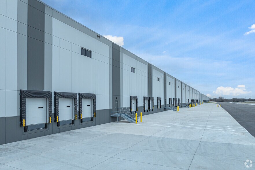 901 E Laraway Rd, Joliet, IL à louer - Photo du bâtiment - Image 2 de 5