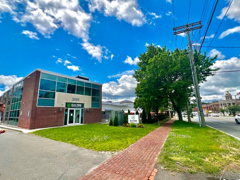 2989 Dixwell Ave, Hamden, CT à louer - Photo du bâtiment - Image 1 de 7