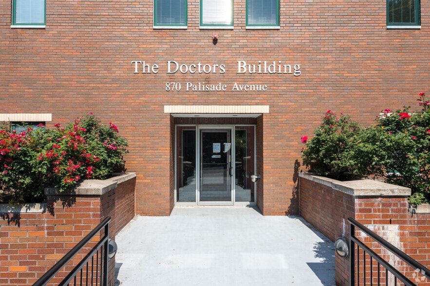 870 Palisade Ave, Teaneck, NJ for sale - Building Photo - Image 3 of 4