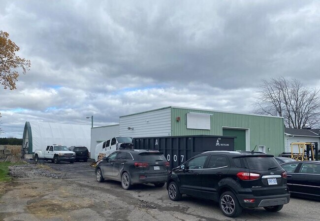 Plus de détails pour 4465 County Rd 9, St Isidor, ON - Commerce de détail à vendre