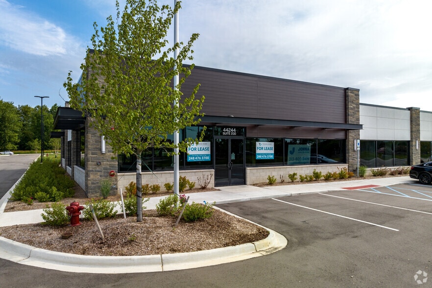 44244-44284 W 12 Mile Rd, Novi, MI for lease - Building Photo - Image 3 of 17
