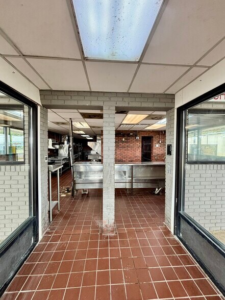 210 W Calhoun St, Bruce, MS à vendre - Photo du bâtiment - Image 2 de 24
