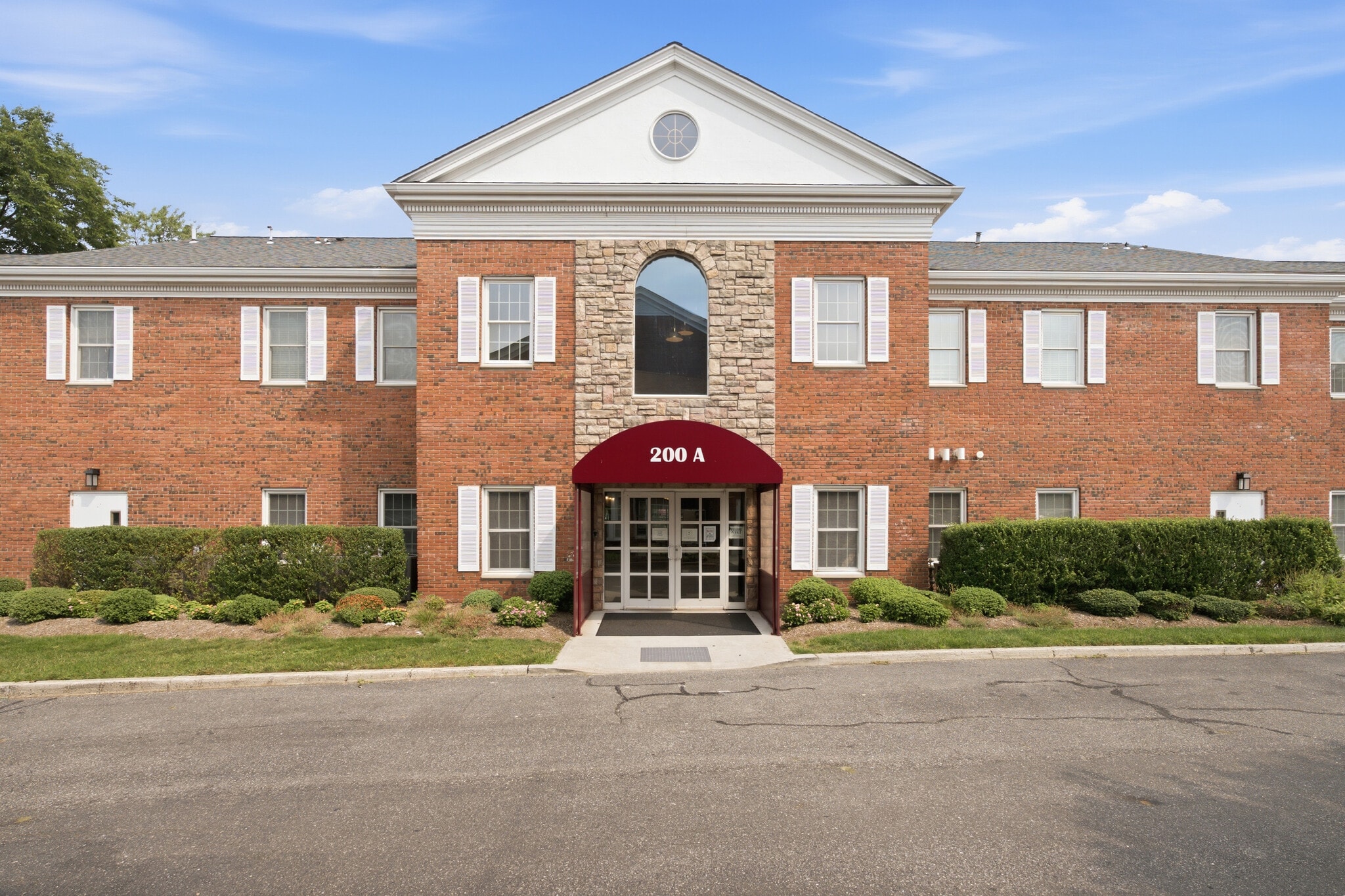 200 W Main St, Babylon, NY for lease Interior Photo- Image 1 of 56