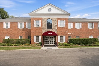 200 W Main St, Babylon, NY for lease Interior Photo- Image 1 of 56