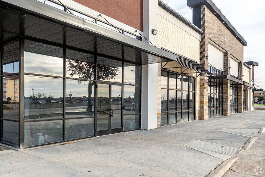 1700 N Central Expy, Plano, TX à louer - Photo du bâtiment - Image 3 de 7