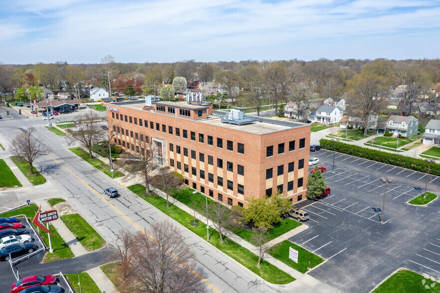 222 W Gregory Blvd, Kansas City, MO à louer - Photo du bâtiment - Image 2 de 8