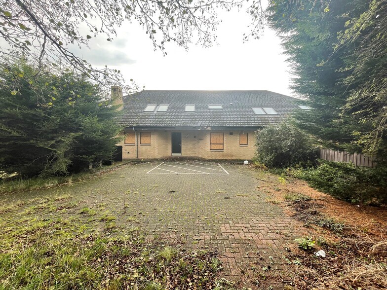 Colston Rd, Airdrie à vendre - Photo principale - Image 1 de 24