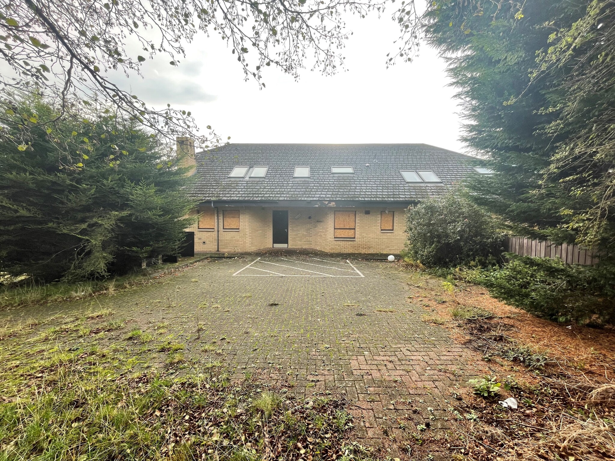 Colston Rd, Airdrie for sale Primary Photo- Image 1 of 25