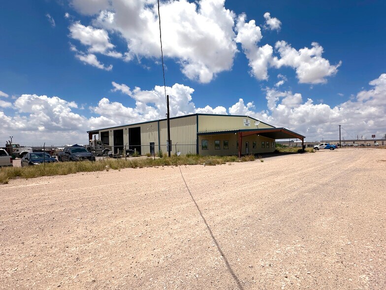 7300 S County Road 1270, Midland, TX à louer - Photo du bâtiment - Image 3 de 9
