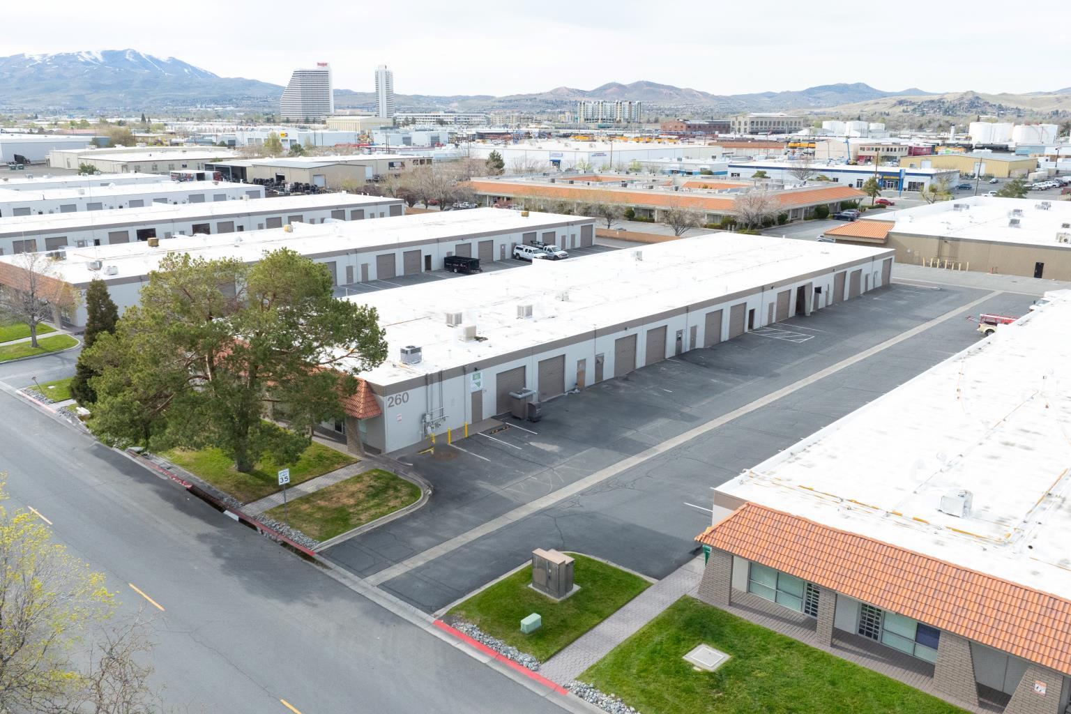 240 Freeport Blvd, Sparks, NV à louer Photo du bâtiment- Image 1 de 11