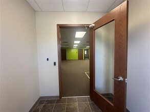 2850 Coral Ct, Coralville, IA for lease Interior Photo- Image 2 of 29