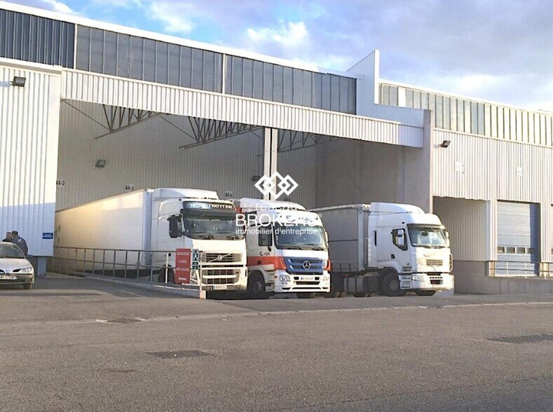 Industrial in Nîmes for lease - Building Photo - Image 2 of 3